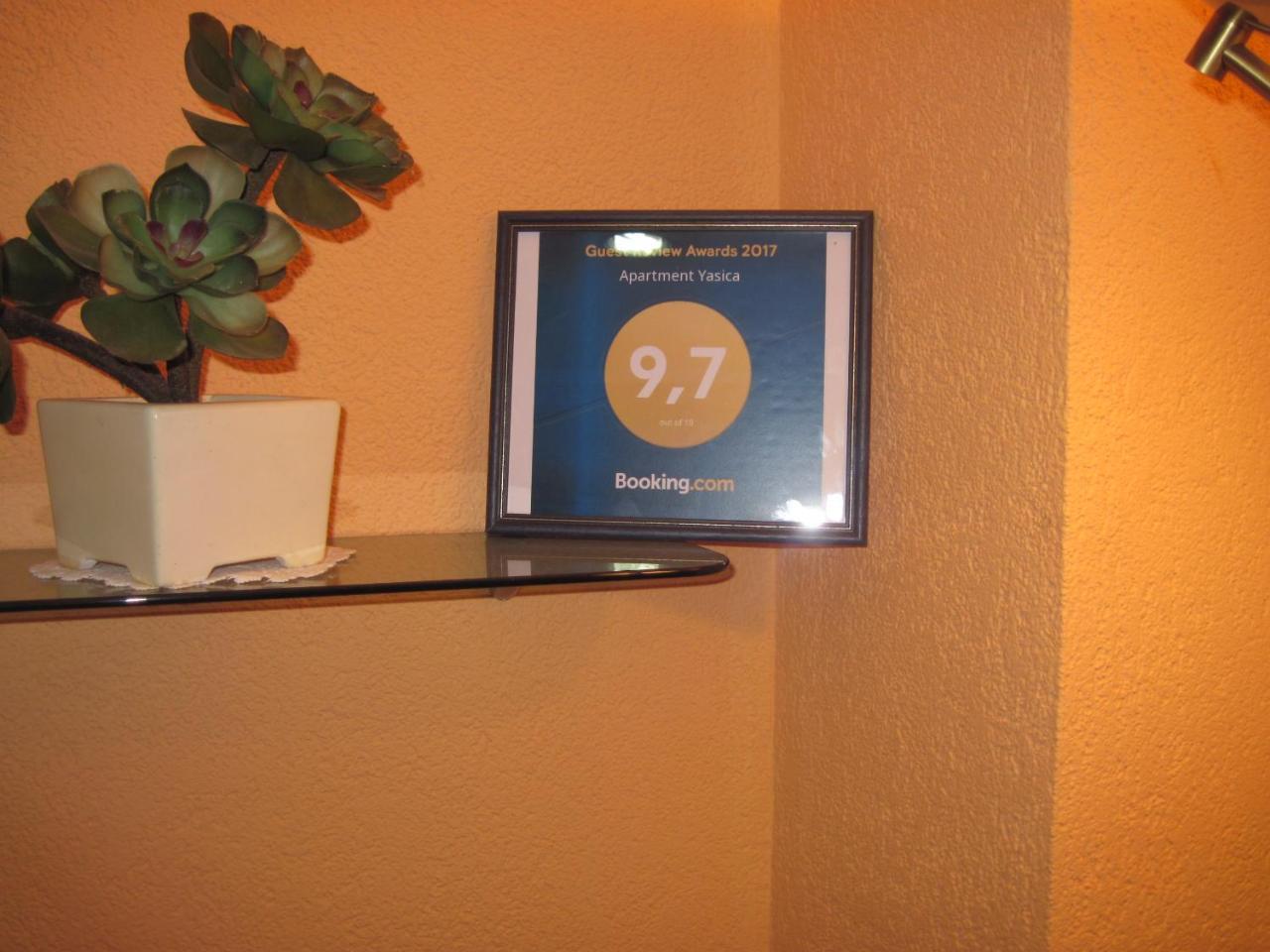 Apartment Yasica Izacic Buitenkant foto